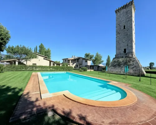 Luxurious Umbrian Villa with Private Pool and Stunning Views Hoteles en Spello