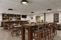 Four Points by Sheraton Raleigh Arena - bar