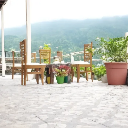 Crystal LakeView Homestay