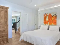 Sonoma Luxury, Enchanting Sonoma Home, Walkable to the Square, Sleeps 10 Hotels in Sonoma