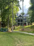 Gorgeous New Waterfront Lake House - 4-Star
