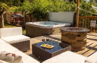 Hot Tub! Pets! Green  Clean-Walking Distance to Proctor District - 4성급