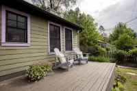 Peaceful Cottage/Private Parking & Backyard/Strong WiFi/Walk to Sheridan Beach! - breakfast