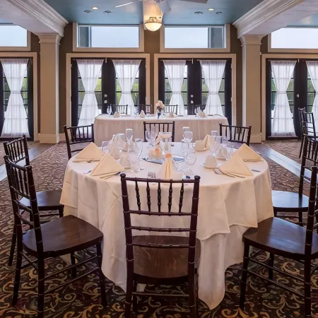 Niagara Crossing Hotel and Spa