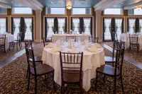 Niagara Crossing Hotel and Spa - parking