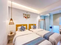 Little Mykonos - parking