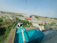 Hotel Vaishnavi Heights - piscina