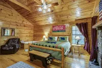 Romantic, Cozy & Beautiful Getaway Cabin, Hot Tub & Close to Parkway! - Romantic