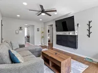 MKE 2 Bed W/ PKNG 15M Downtown - Condos