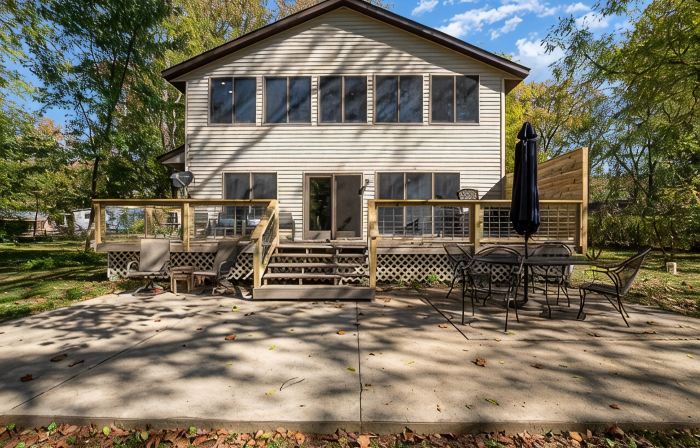 Rustic River Retreat- located right on the Whitewater River!