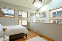 Wrigley Field/Lakeview -Entire Home- Large Groups! - Bungalow