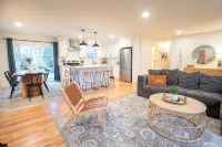 5Br Franklin Retreat w/ Private Studio & Big Yard - ブティック