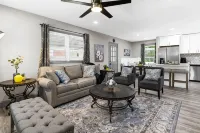 Fall Special! Close to Everything, Remodeled 3 Bdrm House, Large Deck - Bungalows
