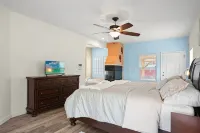 Amazing views of the mountains and city with game room and putting green!!! - Jacuzzi