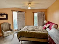 Spacious home w/riverview, minutes from state parks and ocean beaches, sleeps 11 - Wifi