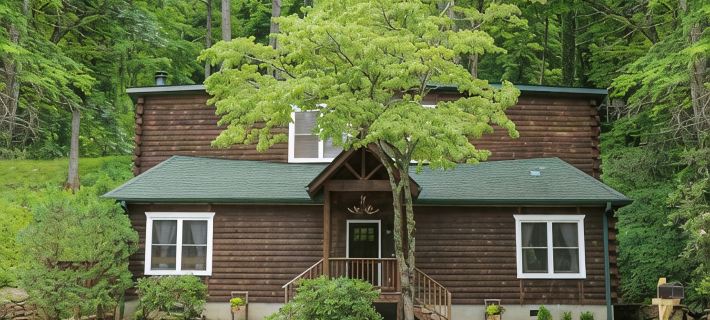Charming 2Br Highlands Cottage with Cozy Fireplace, 3 Min to Main St & Dry Falls ハイランズのホテル