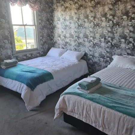 Room for everyone ..comfortablebeds for large groups Hotels in Masterton