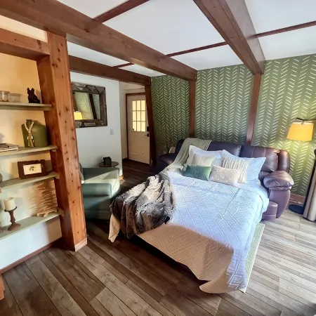 Dog-Friendly Banner Elk Condo w/ Slope View and Deck