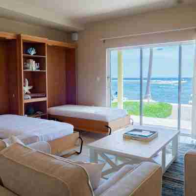Beachfront Oasis/Steps to Beach! Beautiful Views the Reef Beach Resort Rooms