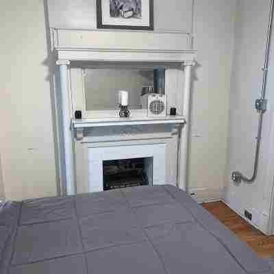 Apartment- Walnut Hills Business District Rooms