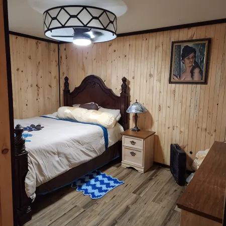 3 bed/2 bath riverside cabin
