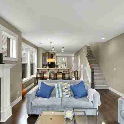 Alberta Arts • King. Walkable • Parking • Patio Others