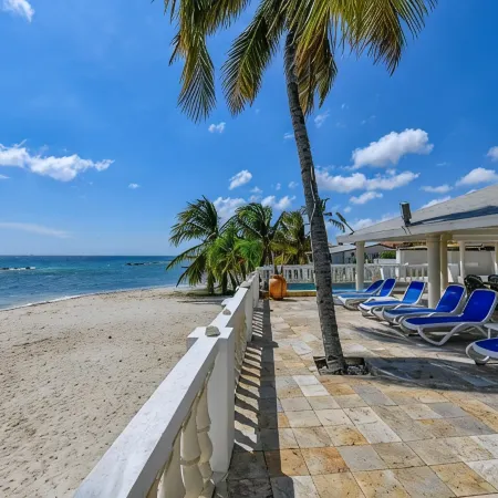 Directly on the Beach - Beachfront - Facing beach swimming pool - 5 bdrm