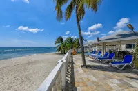 Directly on the Beach - Beachfront - Facing beach swimming pool - 5 bdrm - 3-Star