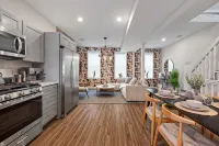 Modern 3Br, 2BA Home: 2 King Beds, Off Street Parking; Near Downtown Pittsburgh - บังกะโล