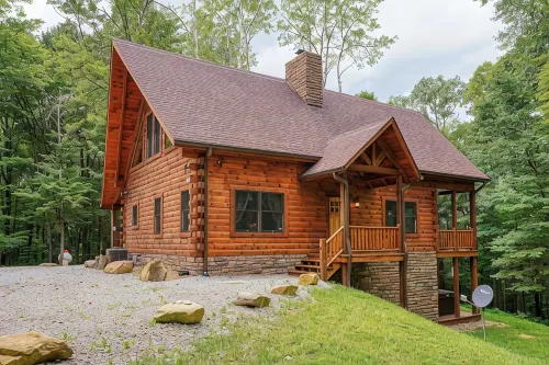 Bear Pines charming 3 bdrm cabin, Hot Tub, WiFi, in scenic South Bloomingville - homestay