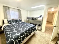 Spacious 5 BR/3 Bath Home with a PRIVATE HOT TUB!! 2x full Kitchens & Laundry - Homestays