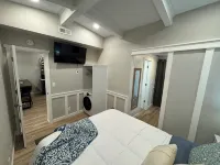 Perfect Lakeside Getaway - Renovated condo with ALL the amenities + Laundry! - 부티크