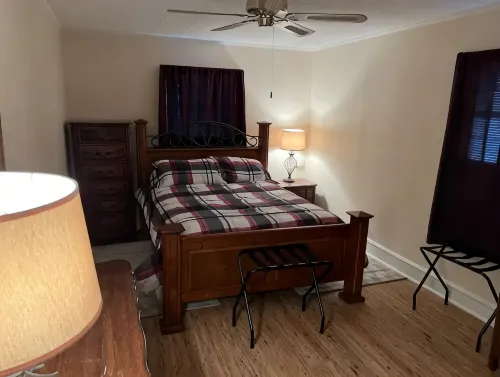 Beautiful 3 Bedroom Lakefront Home - 2 estrellas