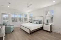 Iris! Sleeps 20 ! Pool ! Beach! - Private Pool