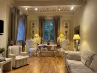 ELEGANT APARTMENT WITH TERRACE IN THE HEART OF THE HISTORICAL CENTER OF LUCCA - شقق
