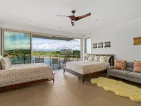 Modern Oceanfront Resort Living. Luxury Oceanfront Bedroom Suites. Sleeps 10! カラパキビーチ周辺のホテル