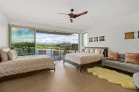 Modern Oceanfront Resort Living. Luxury Oceanfront Bedroom Suites. Sleeps 10! - Beach