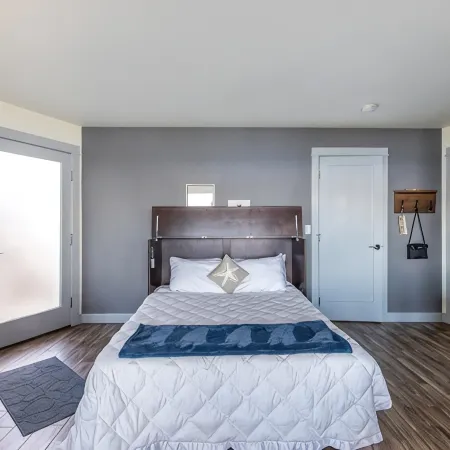 Oceanfront Home, Lighthouse, Beach Access, Spectacular Sunsets, Newly Remodeled