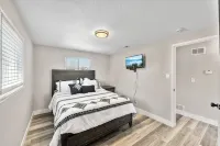 Remodeled  and Furnished Home/Near Stores/6 guests - Wifi