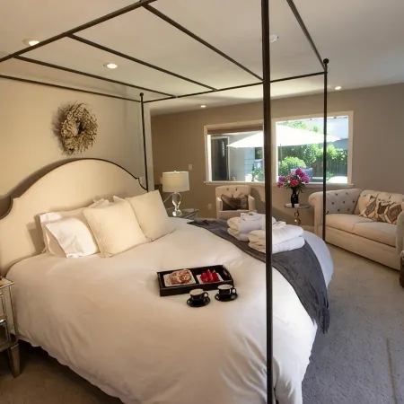HEATED Pool & Hot Tub in a Quiet Neighborhood- Walk to Town- Dog Friendly