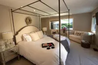 HEATED Pool & Hot Tub in a Quiet Neighborhood- Walk to Town- Dog Friendly