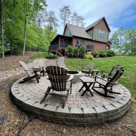 Bourbon Bear ~ A Luxury Cabin ~ Rustic, Charming & Cozy in the Heart of Townsend