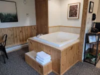 Whirlpool Suite w/ Pool, Hot Tub, Hiking, Golfing, & More on Lutsen Mountain - Hot Tub