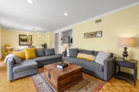Optional Heated Pool,  Remodeled House! Just 2 blocks to Disneyland - مسبح خاص