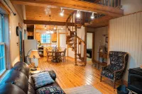 Charming 2-bedroom cottage with loft, AC, and WiFi on peaceful 295-acre property - 3 tähden