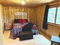 Cozy 3 b/r home w/ quick access to snowmobile trails in the beautiful Northwoods - Wifi