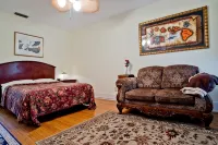 Small Studio Condo -Private Balcony -Free Parking - Homestays
