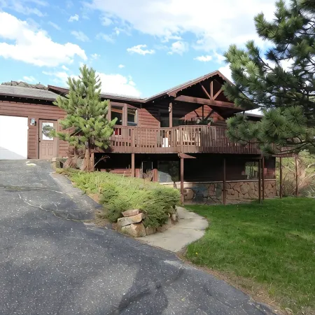 Mountain Views, 2 Peaceful Acres, Game Rm, hispeed WiFi, A/C, Comfy Beds 3279