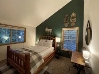 Cozy Cascade Cabin. Relaxing Hot Tub, Secluded, Spacious and Creek Nearby - 木屋
