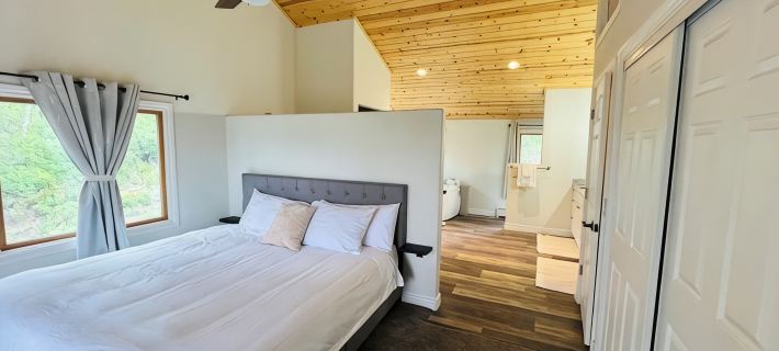 Private and peaceful 3 br cabin in the woods with new Hot Tub Hotels in Ouray County